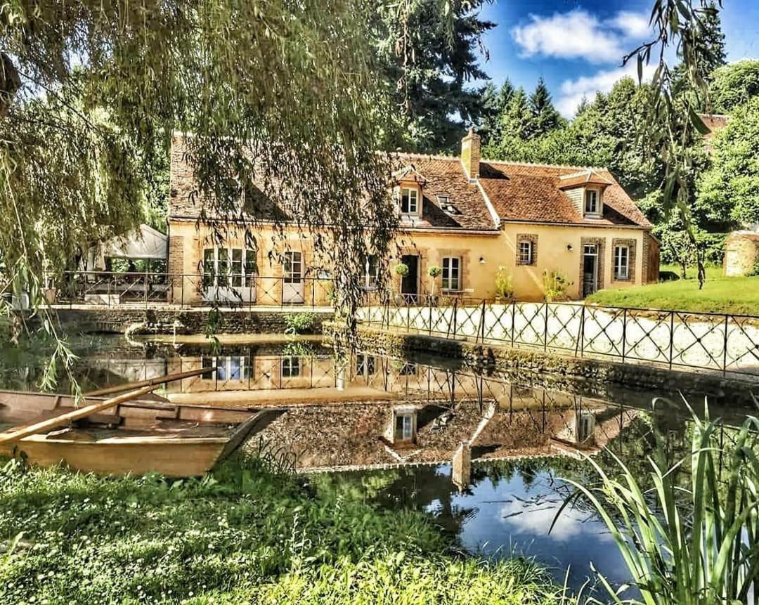 Bed and Breakfast Le Moulin De Corneil Mézilles Exterior foto