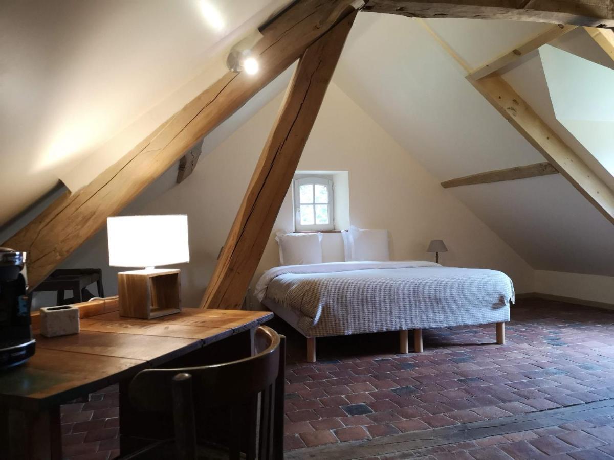Bed and Breakfast Le Moulin De Corneil Mézilles Exterior foto